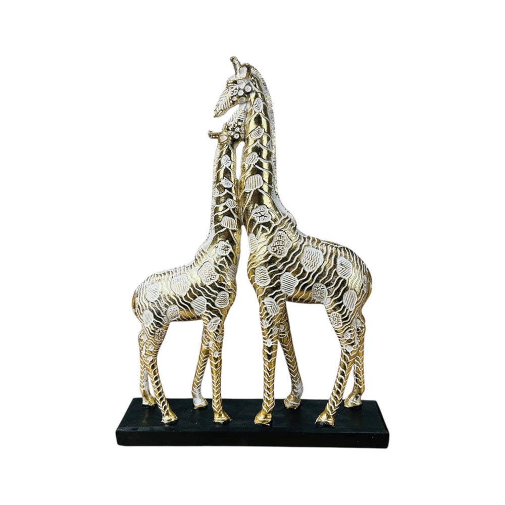 Figura decorativa de dos jirafas doradas con base rectangular negra