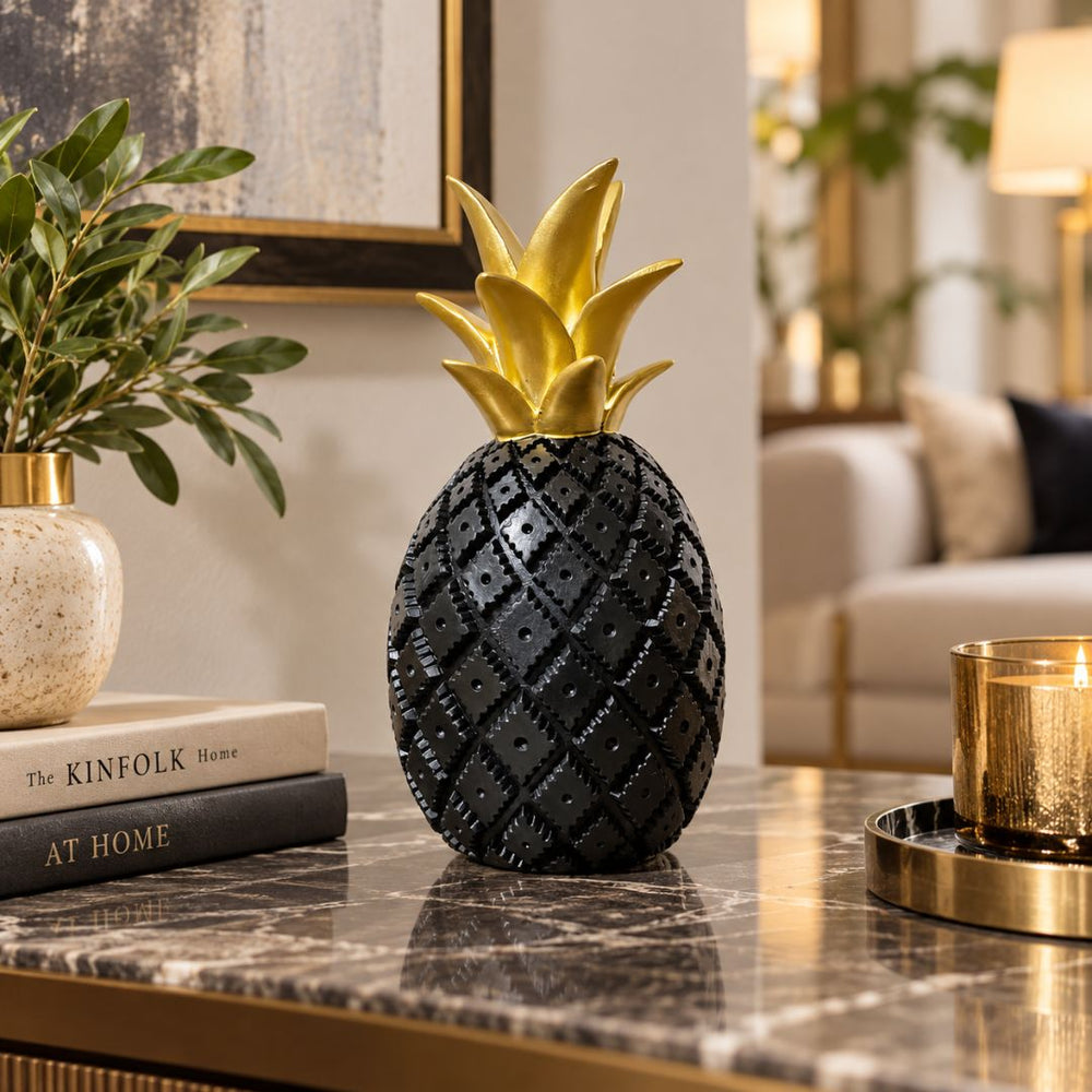 Figura decorativa de piña negra de 24 cm con textura en relieve y corona dorada