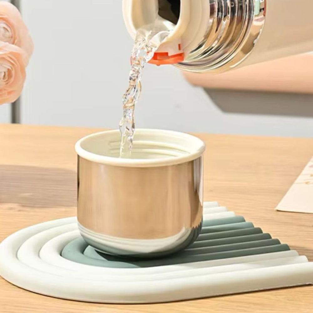 Termo YIMI beige con detalles metálicos 630 ml