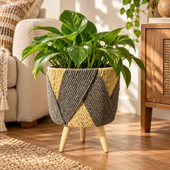 Matera redonda tejida beige y gris diseño zigzag con soporte en madera