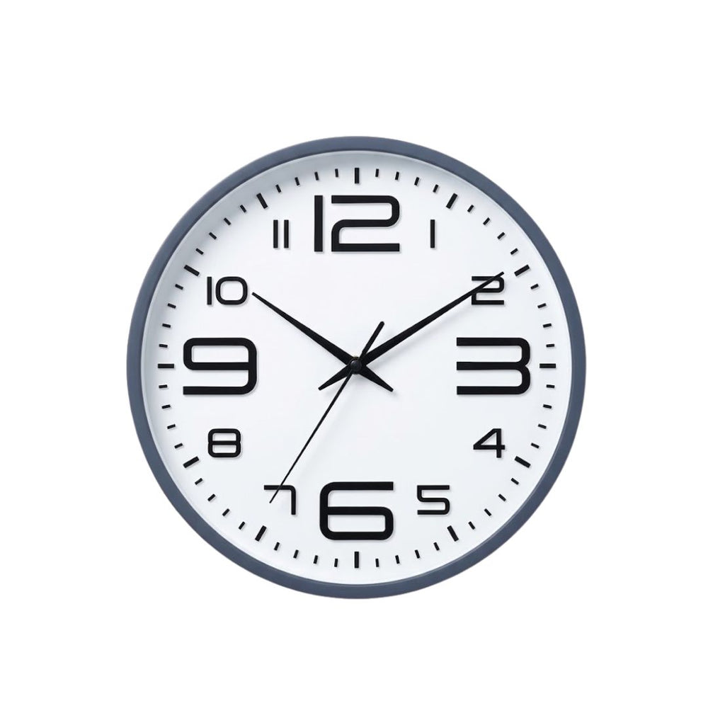 Reloj de pared redondo con marco azul y números negros