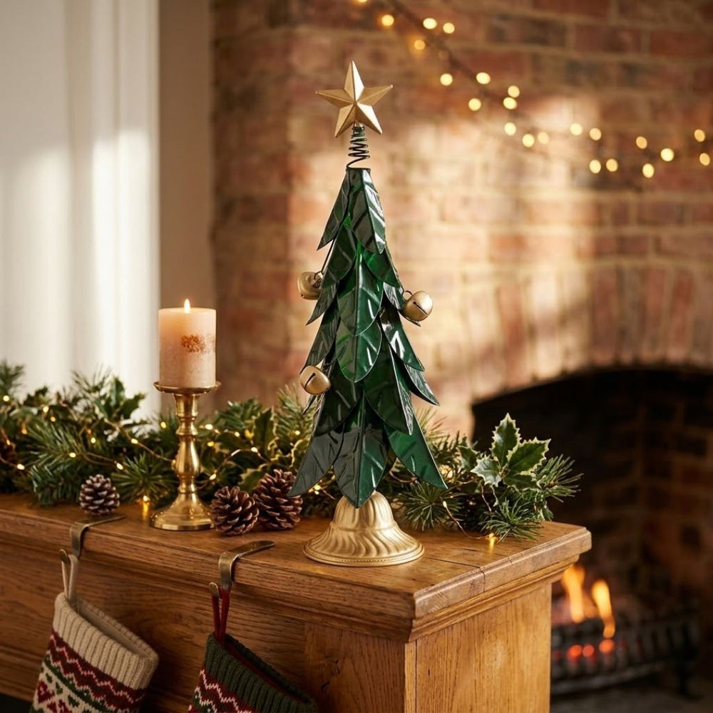 Figura decorativa de árbol navideño verde de 62 cm con estrella y base doradas