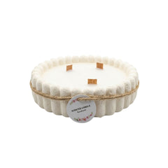 Vela artesanal circular blanca con tres mechas de madera
