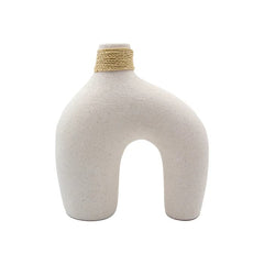 Florero decorativo blanco con forma abstracta de N