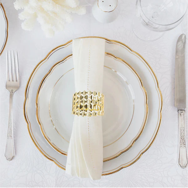 Anillo para servilleta dorado con diseño calado zig zag