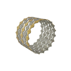 Vista frontal de servilletero de anillo con diseño zig zag