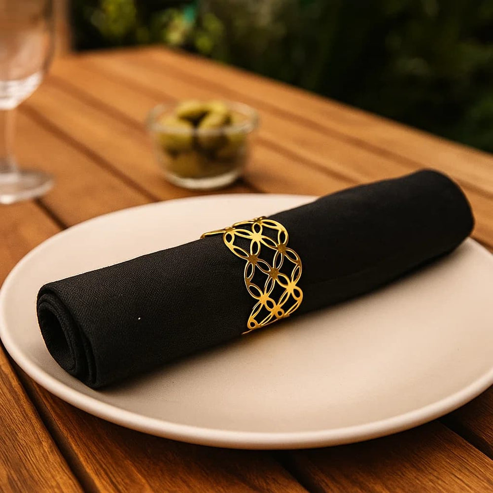 Anillos para servilleta dorados con diseño de x 