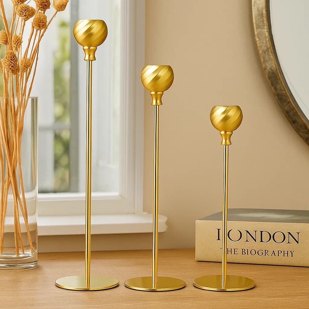 Set De 3 Candelabros Metálicos Dorados Con Base Redonda