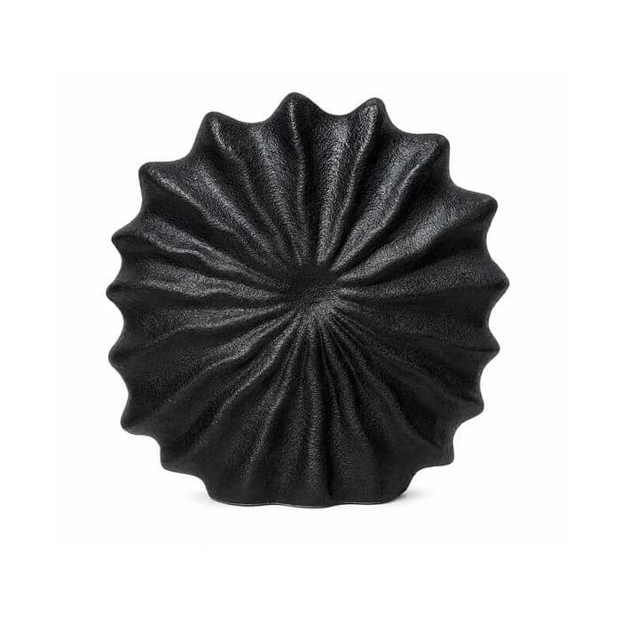 Jarrón negro moderno con diseño circular ondulado