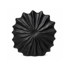 Jarrón negro moderno con diseño circular ondulado