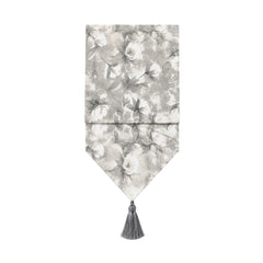 Camino de mesa flores gris plata de 33 × 180 cm.