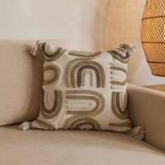 Cojín Rustic 108 multicolor 45×45 cm con diseño geométrico y borlas