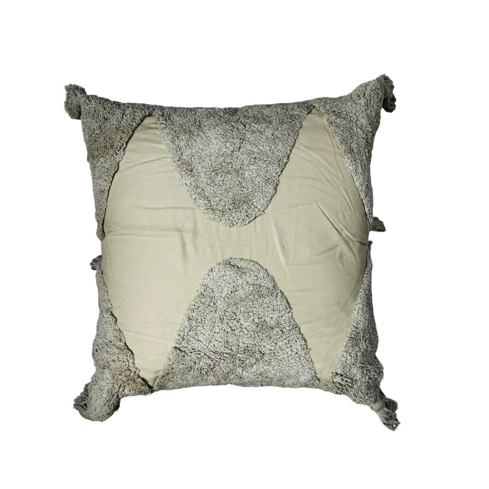 Cojín Rustic 112 beige 45×45 cm con diseño geométrico en relieve y borlas