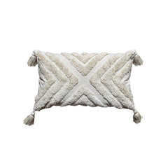 Cojín Rustic 119 crudo 30×50 cm con diseño geométrico en relieve y borlas