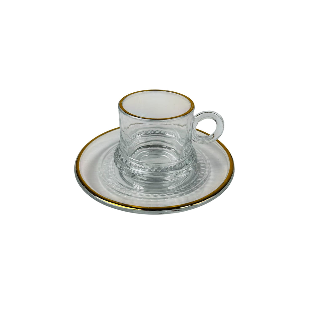 Taza de vidrio con plato y detalle dorado