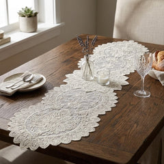 Camino de mesa beige de 40×173 cm con diseño floral calado y bordes