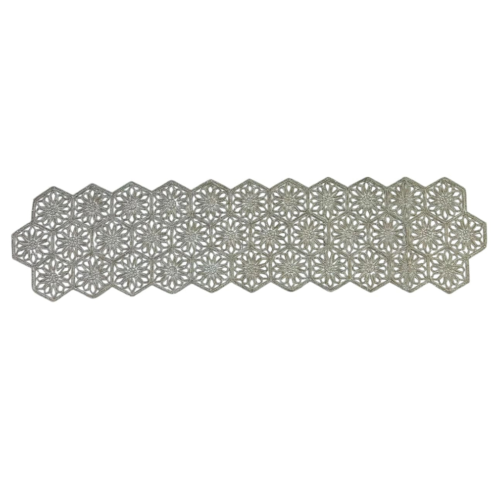 Camino de mesa beige con flores y patrón hexagonal