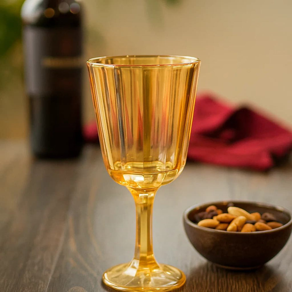 Copa de vidrio de 210ml con diseño de líneas verticales en color naranja