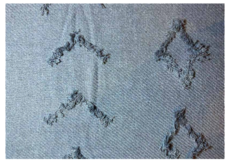 Frazada Kenza gris 1.25×150 cm con flecos decorativos