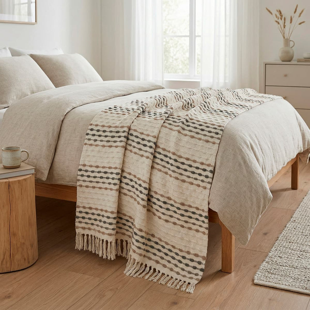 Frazada decorativa beige con flecos 125×150 cm
