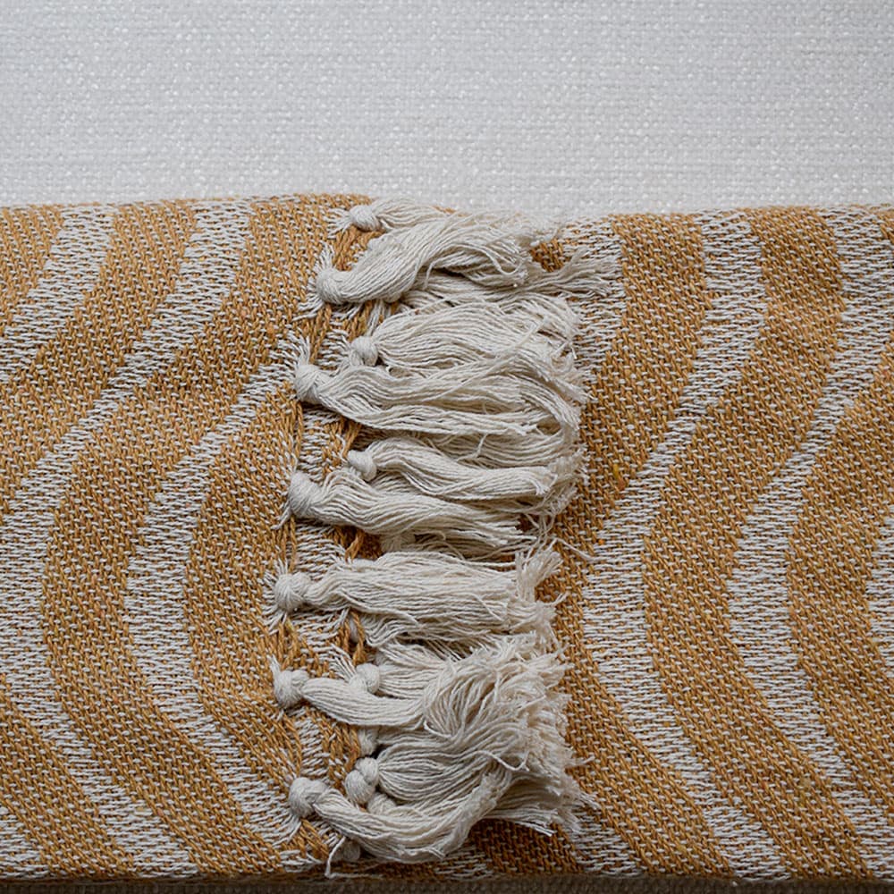 Frazada Masai mostaza claro 125x150 cm 100% algodón con diseño artesanal