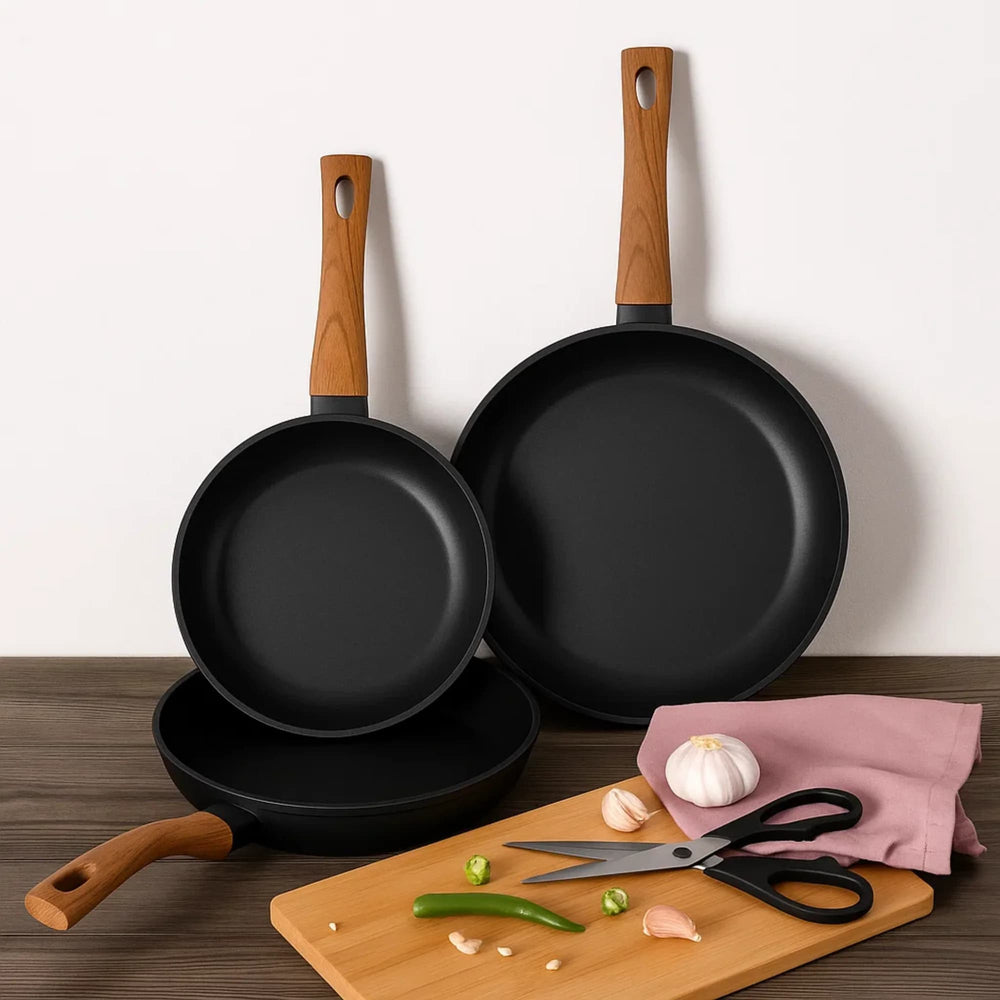 Set de 3 sartenes 18, 22 y 26 cm en aluminio forjado con mangos tipo madera