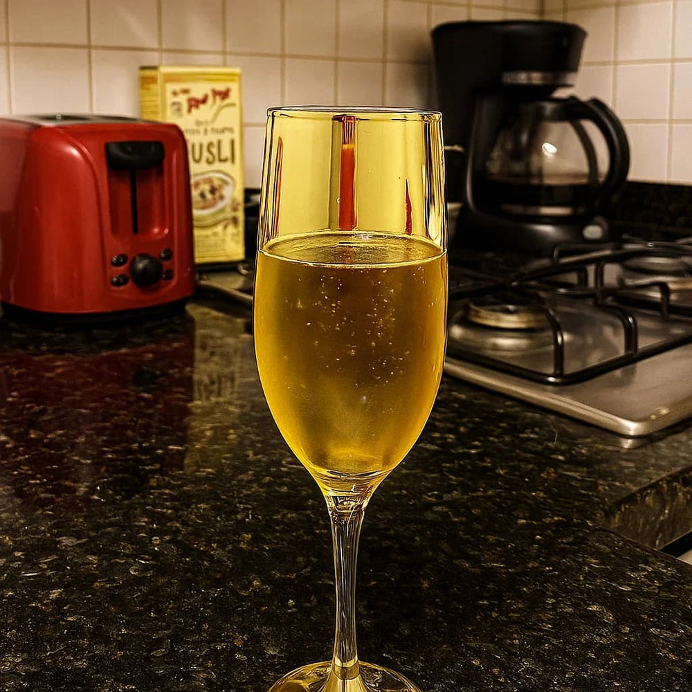 Copa lisa de vidrio de 180ml con acabado metálico dorado