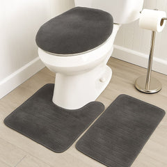 Juego de baño Baru 3 piezas en beige: alfombra rectangular, contorno y tapa de inodoro, base antideslizante.