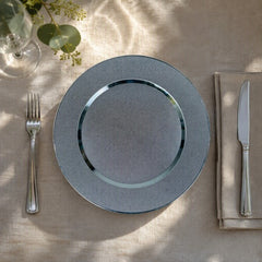 Plato base decorativo de melamina plateado 33 cm con diseño de puntos texturizados