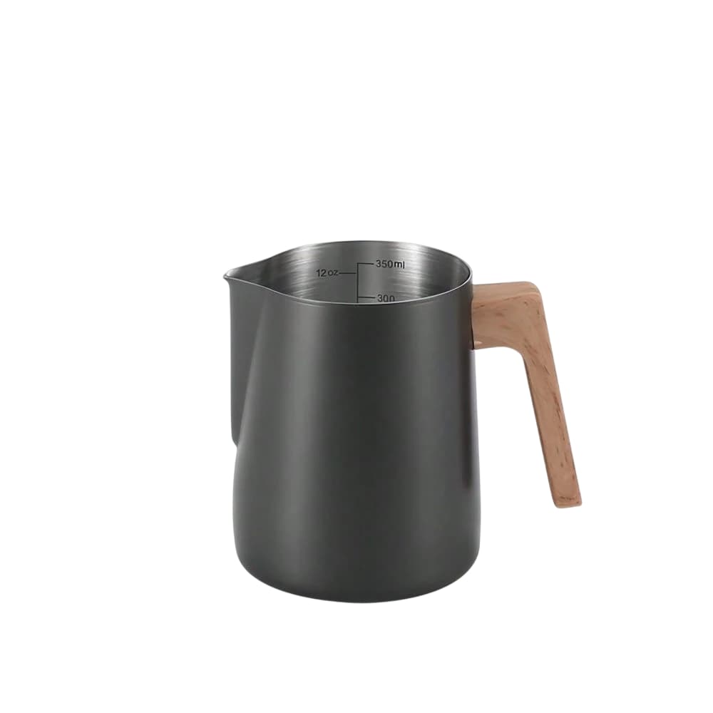 Jarra negra para leche con pico vertedor y asa lateral
