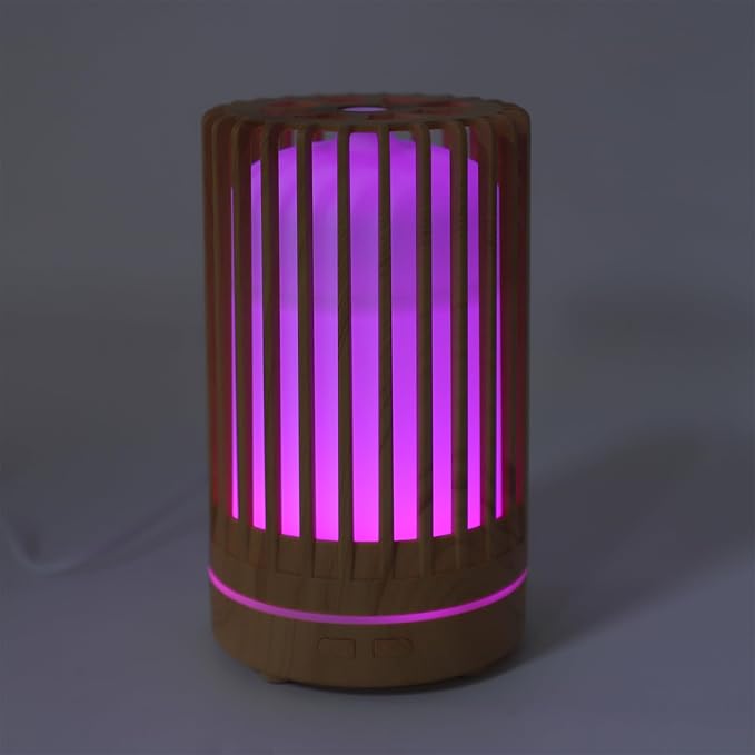 Humidificador cilíndrico de 200ml con acabado en madera y luces LED multicolor.