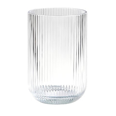 Vaso de vidrio con textura de líneas verticales