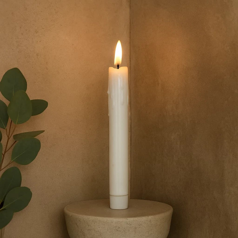 Vela decorativa LED de 19 cm con efecto de goteo en color blanco y marfil