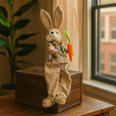 Conejo de Pascua sentado con zanahoria y ropa de lino