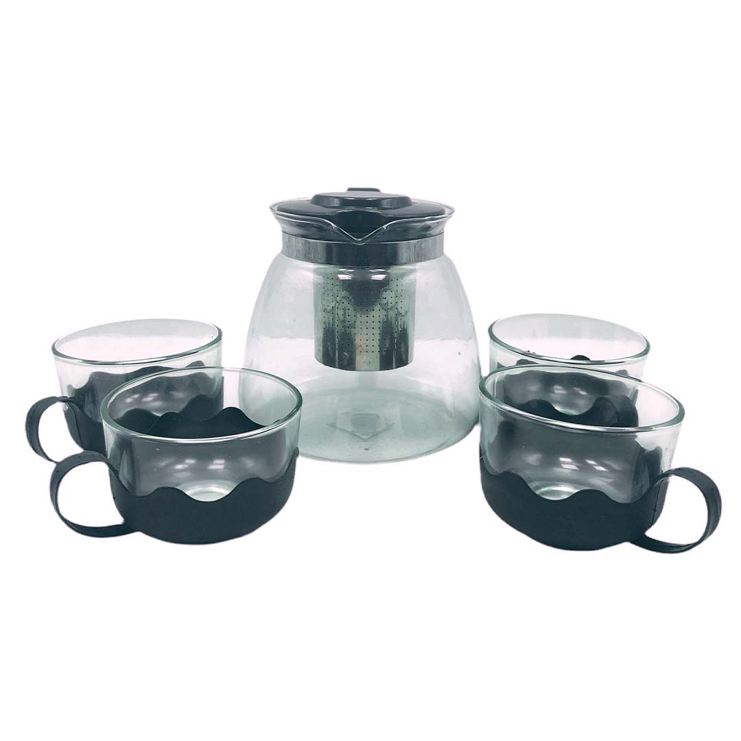 Detalle de filtro metálico en tetera de vidrio para infusiones