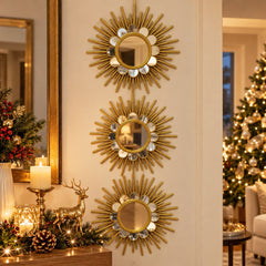 Set de tres espejos decorativos redondos dorados con diseño de flor y rayos de sol rectos para pared