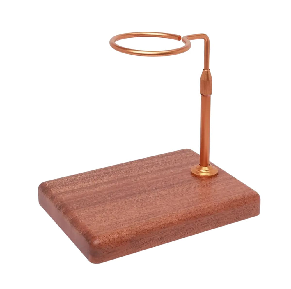 Base para dripper V60 en madera con estructura metálica dorada
