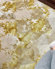 Alfombra rectangular gris con diseño geométrico y detalles dorados 1.20 × 2.17 m