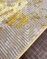 Alfombra rectangular gris con diseño geométrico y detalles dorados 1.20 × 2.17 m