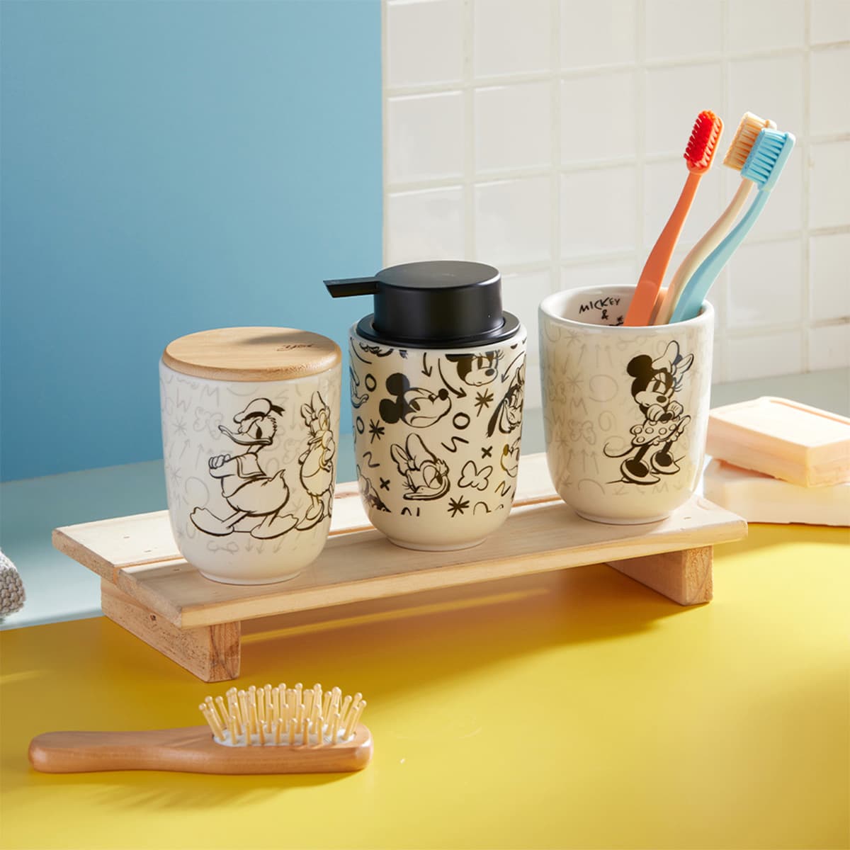 Conjunto jaboneras Mickey, Minnie y amigos Corona