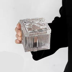 Bombonera de vidrio cuadrada con tapa estilo regalo vista frontal