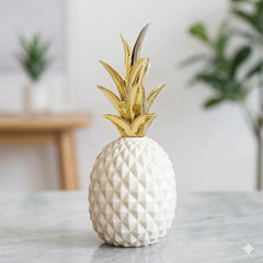 Piña decorativa en cerámica blanca de 20×6 cm con hojas doradas y textura geométrica en relieve