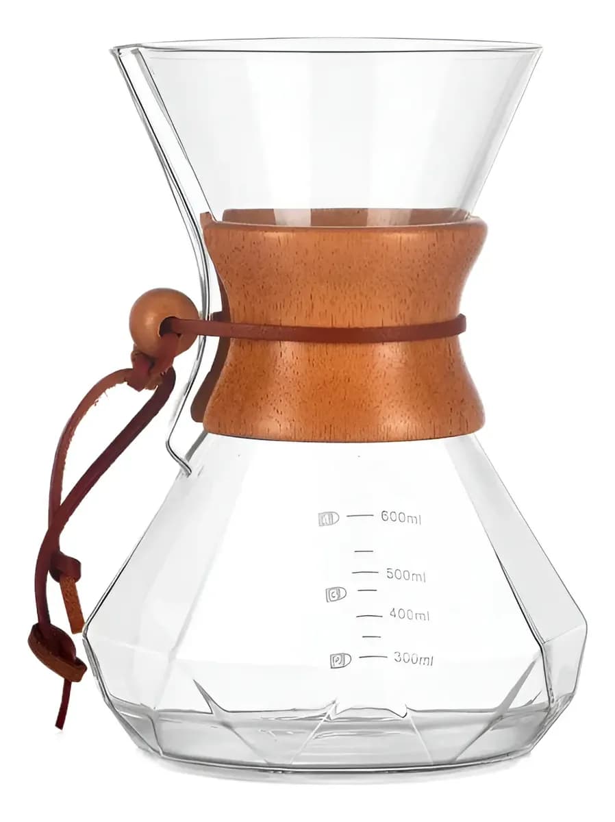 Vista frontal de cafetera tipo Chemex con diseño diamante
