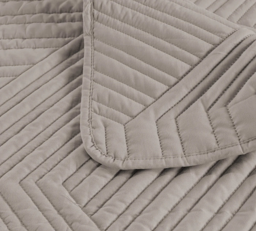 Edredón Bordado Lineas Modernas Gris Modelo