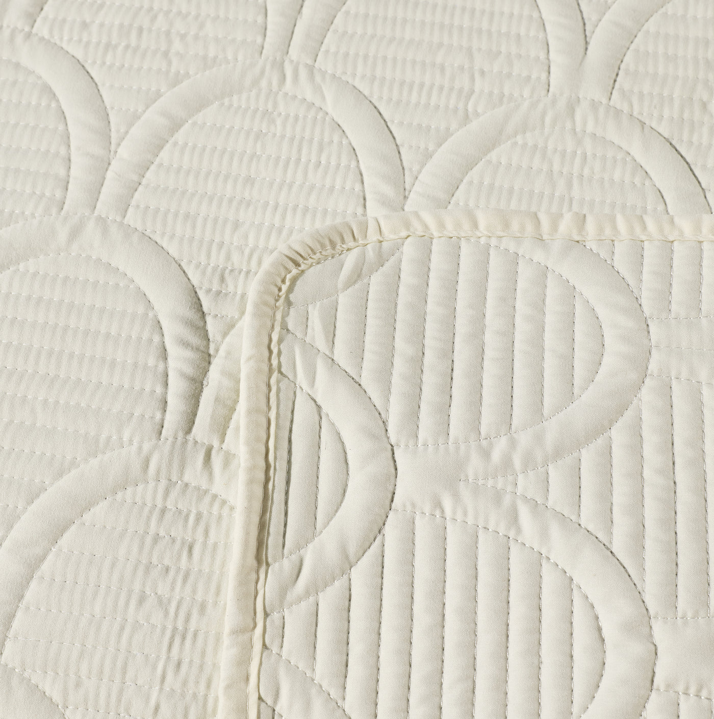 Edredón Bordado Superior Arcoiris Beige Diseño